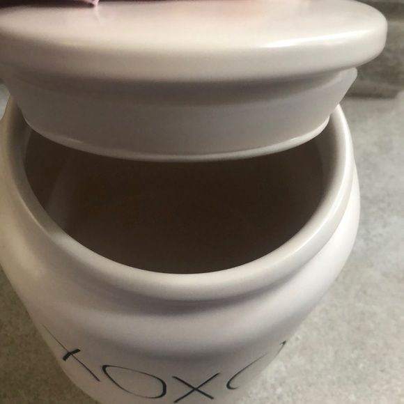 NWT Rae Dunn XOXO Canister - Picture 2 of 2
